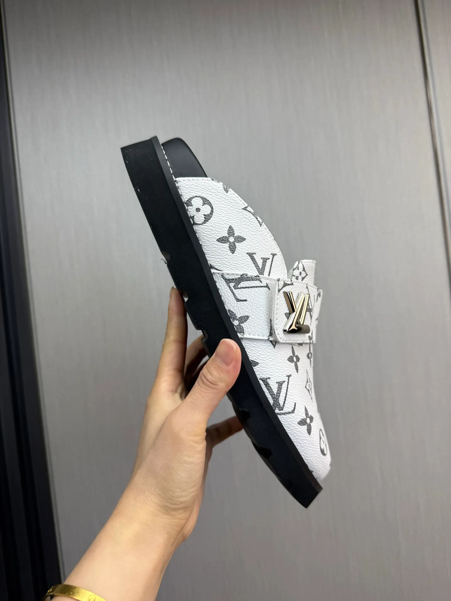 Men's shoes 💰420💰 Lv. hot selling men's slippers 🔥 🩴Official website one to one production 38-45 sizes 45 46 🉑️Customized!